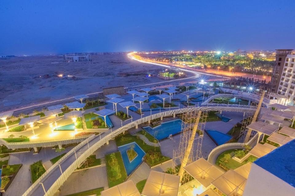 Elegant With Balcony View And Pool Access Apartment *
