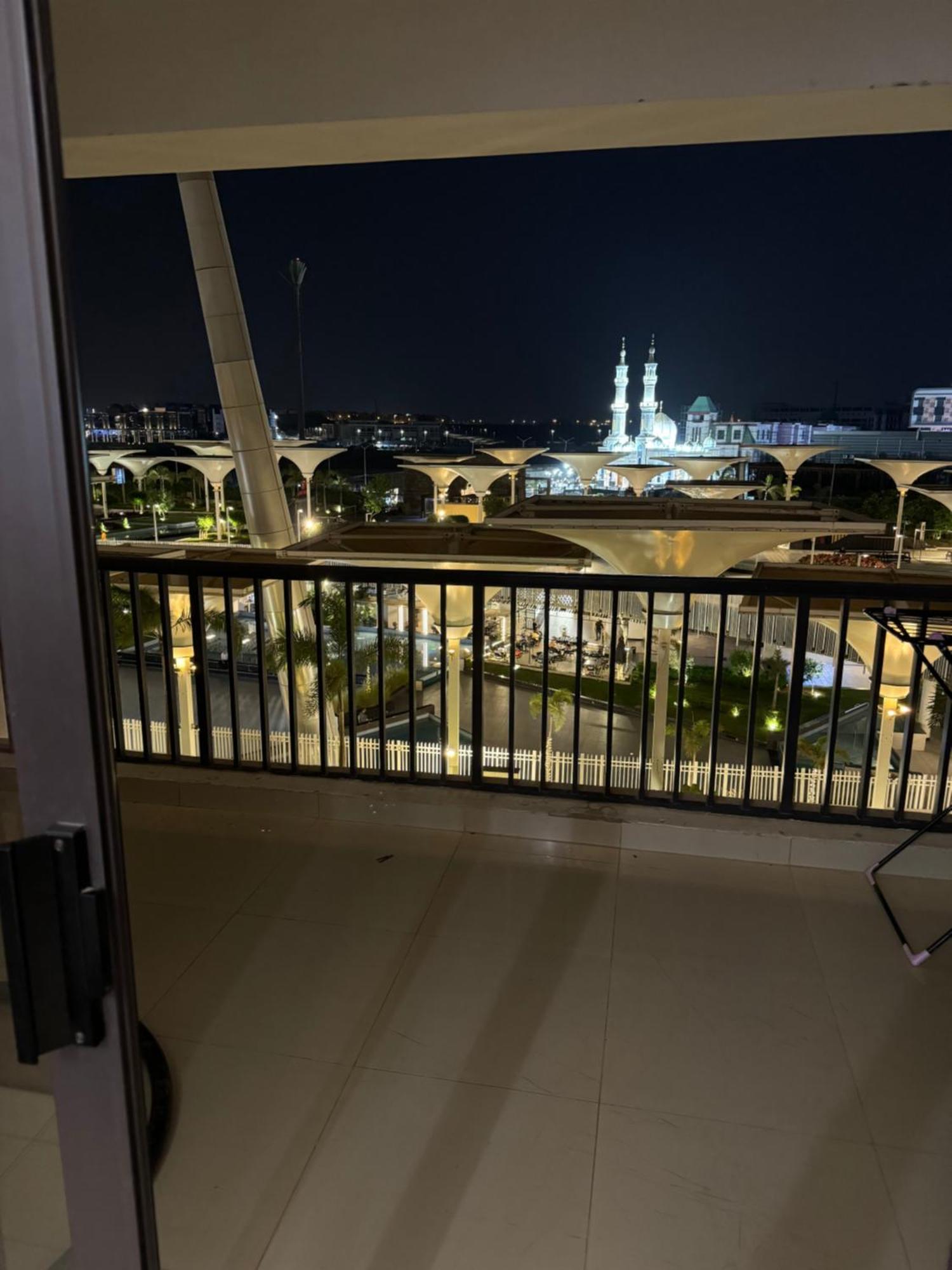 Apartment Elegant With Balcony View And Pool Access *